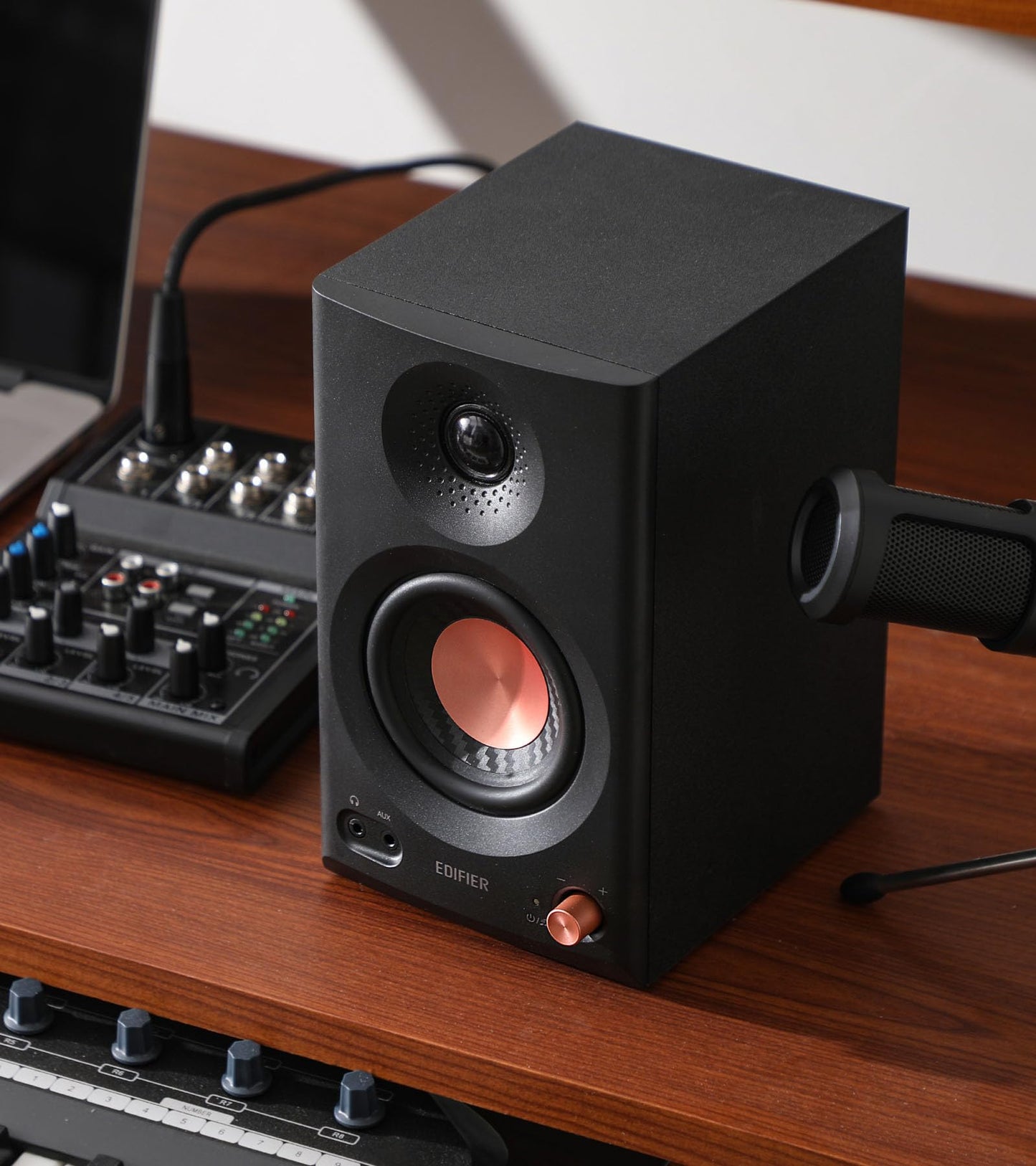 Edifier MR3 – Altavoces de Estantería Activos, Bluetooth 5.4, Hi-Res Audio 2.0, Entrada TRS/RCA/AUX, Negro